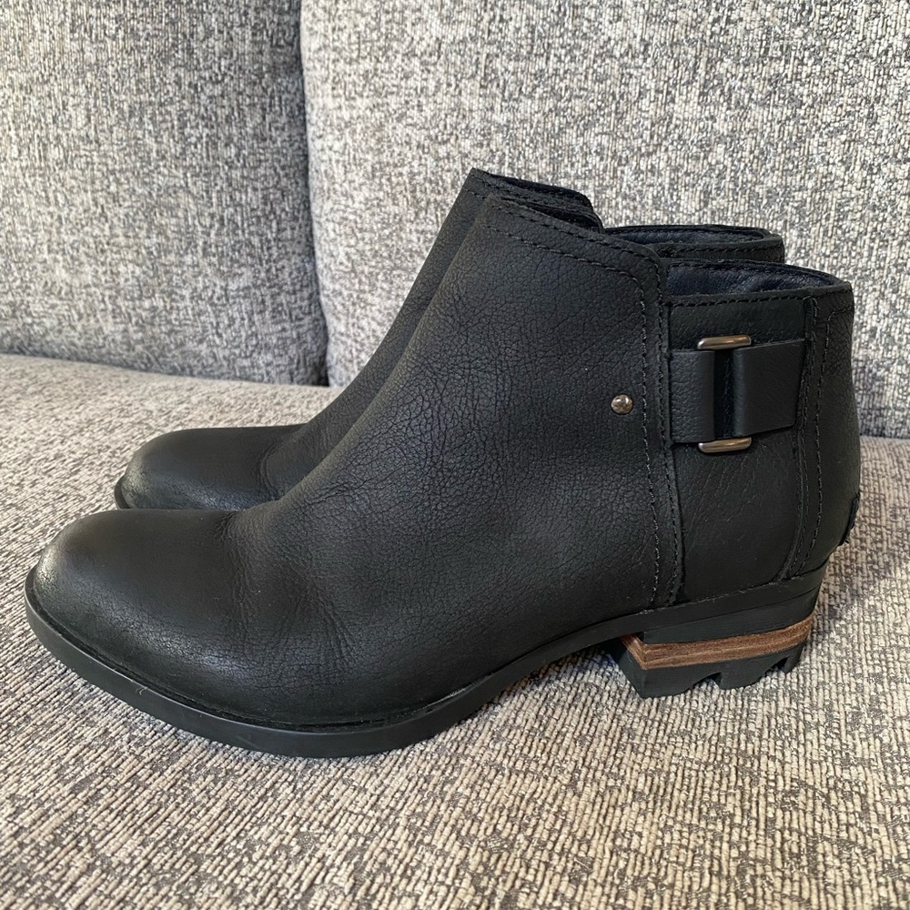 Sorel Black Leather Ankle Bootie